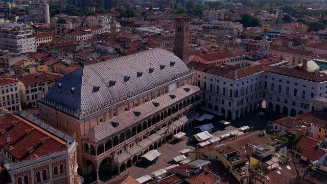 Dal palazzo della Ragione di Padova alle meraviglie del Miglio D'Oro nel Golfo di Napoli