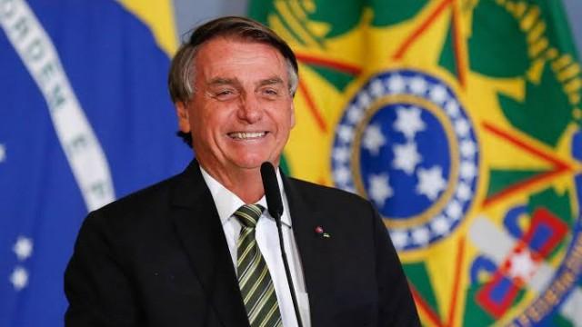 Como Bolsonaro coloca o autoritarismo em prática