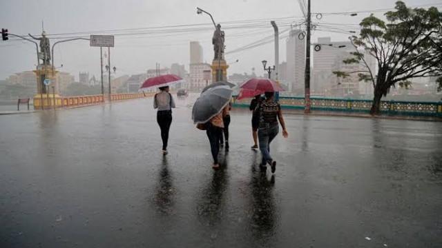 Por que está chovendo tanto?