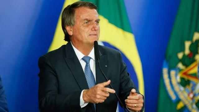Negacionismo: Bolsonaro dobra a meta
