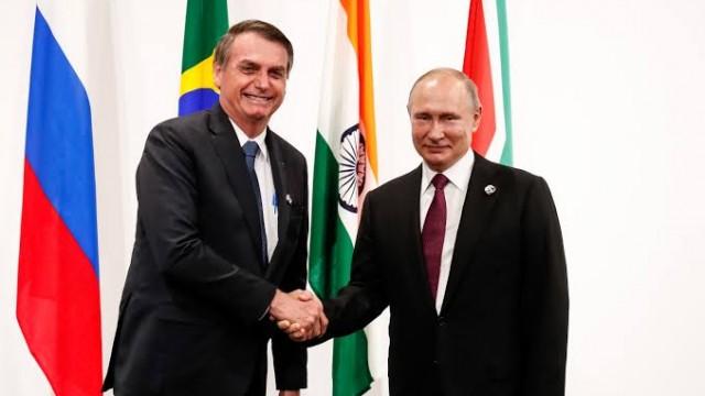 A viagem de Bolsonaro e a crise militar da Rússia