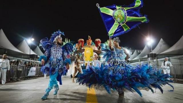 Carnaval: a volta das escolas de samba e o veto aos blocos