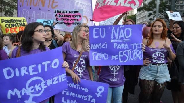 Mulheres: direitos reprodutivos sob ameaça