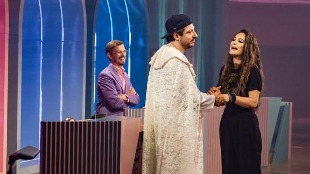 Who steals the show from Nilam Farooq?