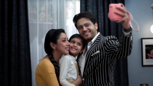 Pakhi Snaps at Anu Jr.