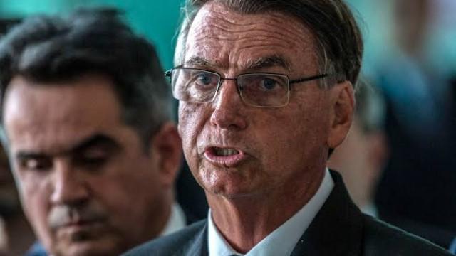 Bolsonaro tenta vender golpe a embaixadores