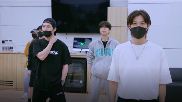 Stray Kids [INTRO "MAXIDENT"]