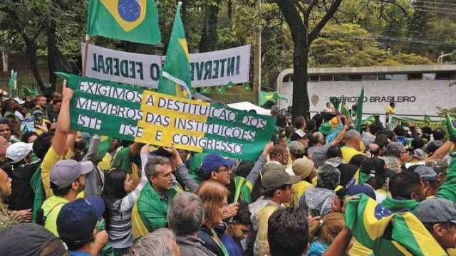 O caminho que Bolsonaro traça para contestar a eleição