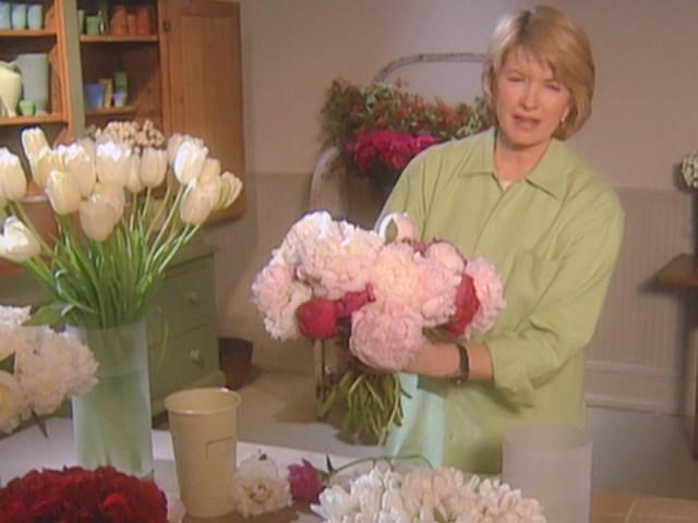 Rose Bouquet; Napkin Folding; Simple Floral Centerpieces