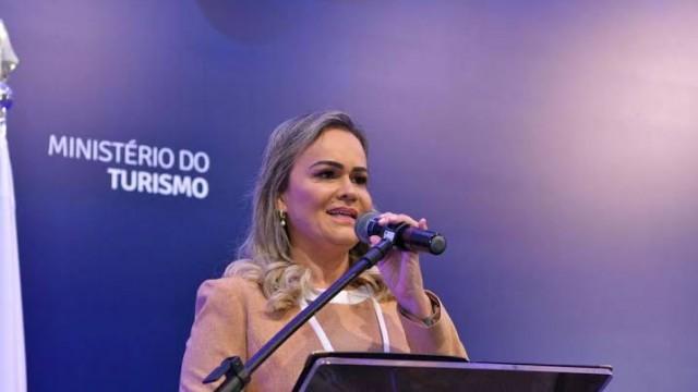 A relação da ministra do Turismo com um miliciano