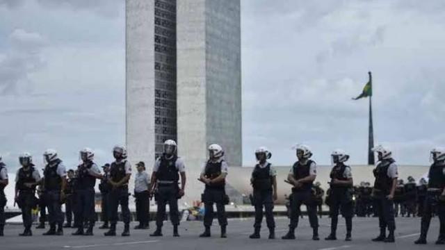 A recriação da Guarda Nacional e o cerco ao golpismo