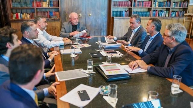 O combate ao golpismo pela regulação das redes