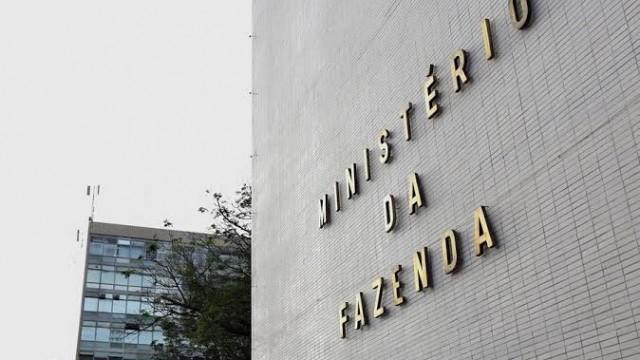 O preço dos combustíveis e o cabo de guerra no governo