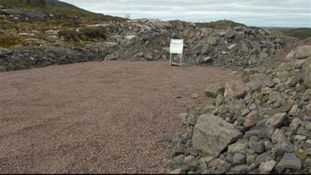 La route qui ne mène nulle part / Derrière la façade