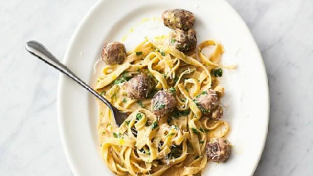 Sausage Carbonara, Thai Red Chicken, Scrambled Egg Omelette & Steamed Pudding