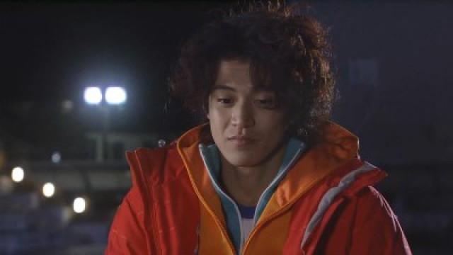 Bomb bee men, love at first sight!