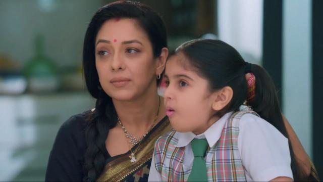 Anuj Stands with Anupama and Vanraj