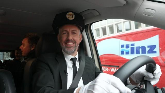 Vollgas im Puffi-Mobil!