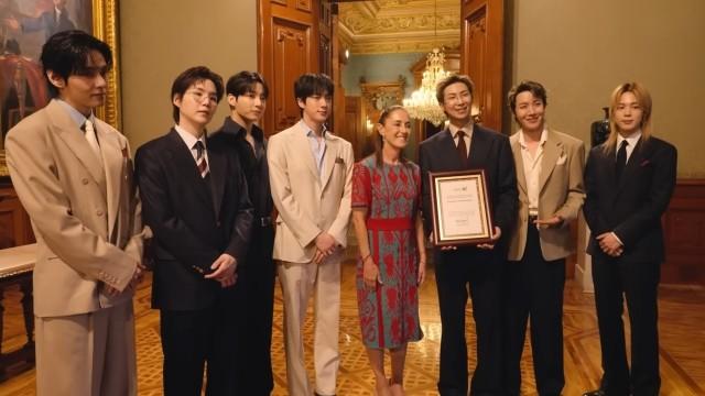 BTS Visits Mexico's National Palace