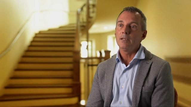 Les dessous de la ville du bonheur / Chaque minute compte