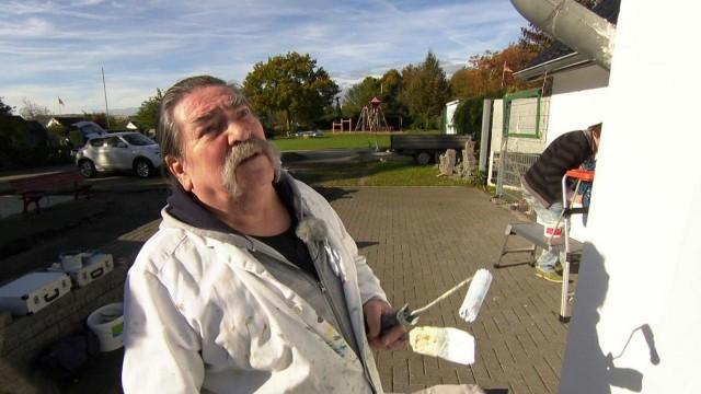 Conny schwingt den Pinsel