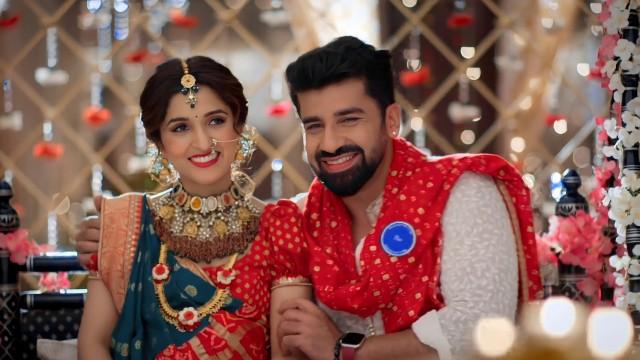 Rakhi Insults Leela's Gift