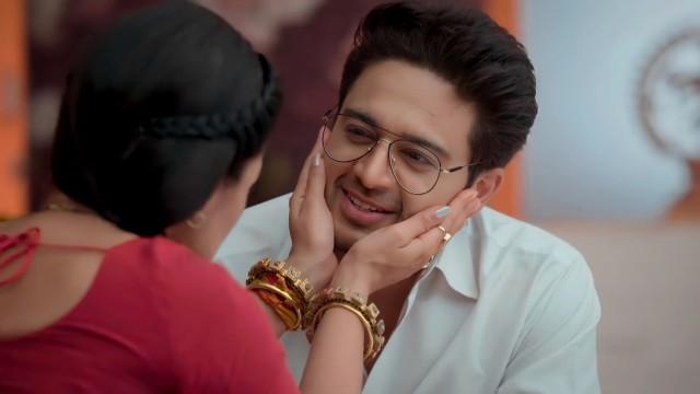 Anuj, Anupama Share Happiness