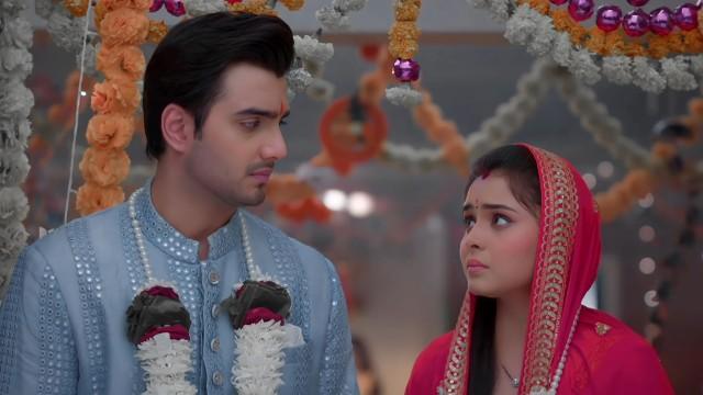 Pakhi & Adhik Shock their Families